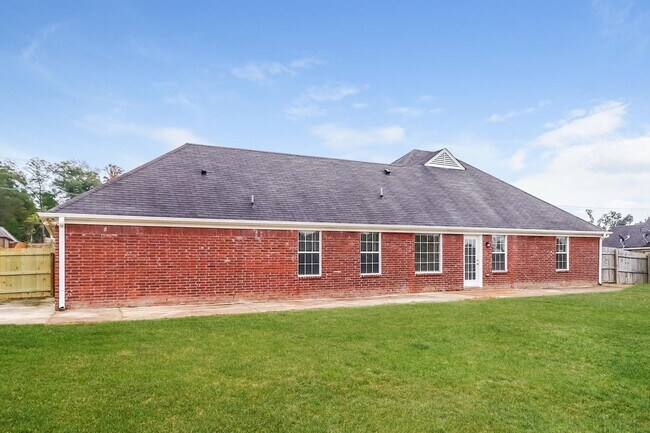 Building Photo - 2415 N Forest Hill Irene Rd