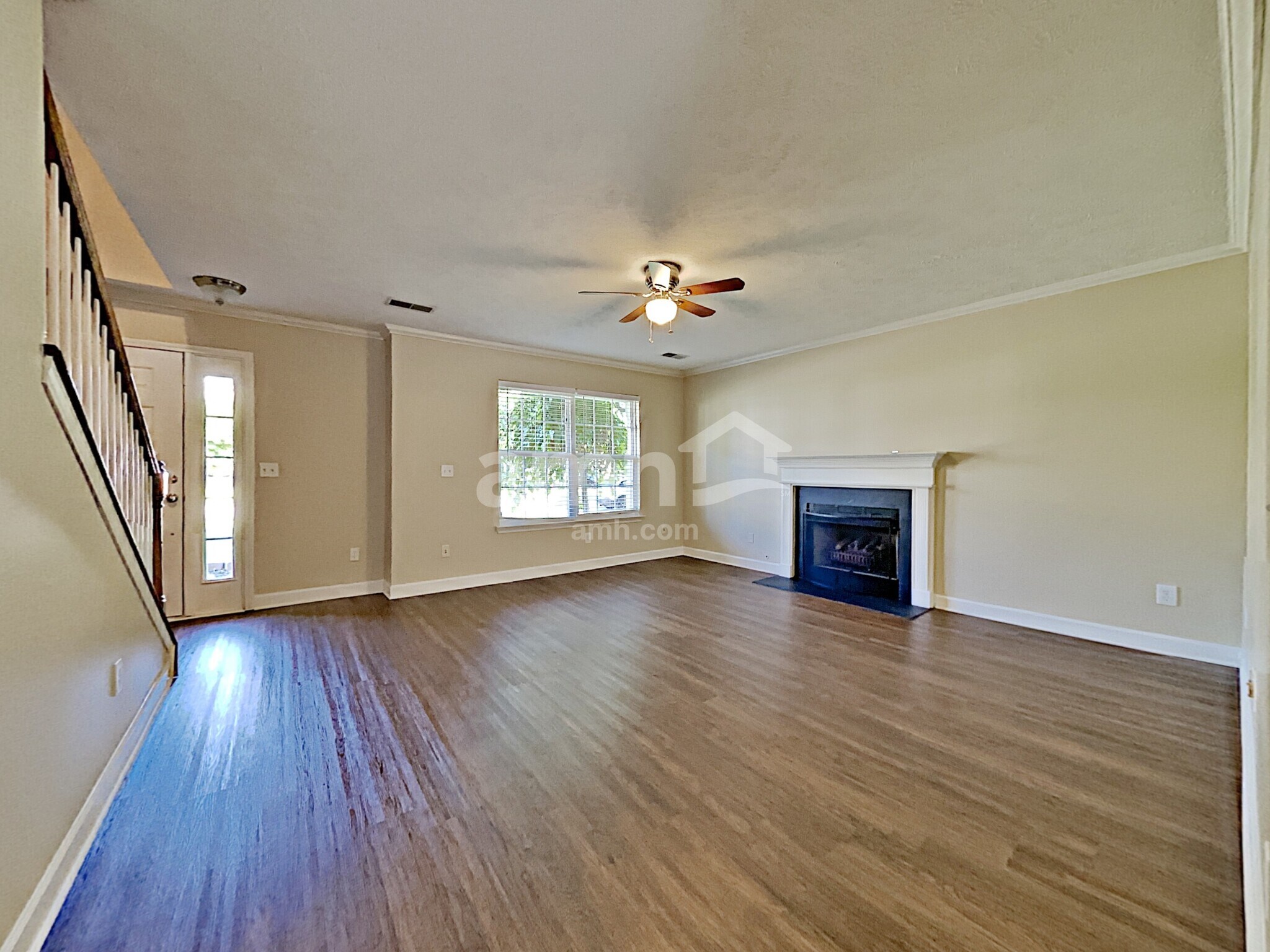 Building Photo - 8026 Meadowview Ln