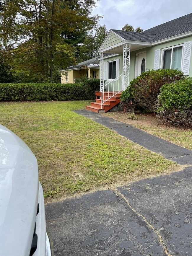 Building Photo - Newly Renovated 2 Bedroom Home in South Burlington Available NOW!