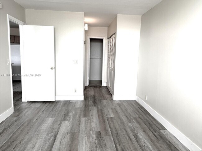 Building Photo - 2501 Riverside Dr