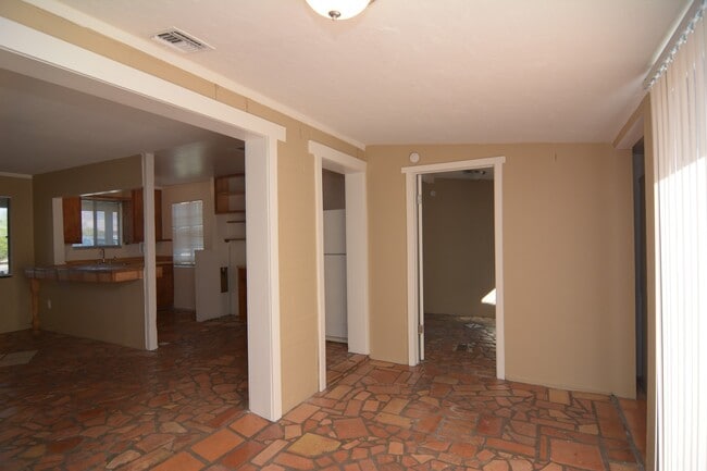 Building Photo - Charming 3 Bedroom 2 Bath House! Central T...