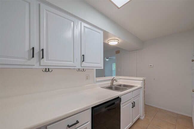 Building Photo - 811 Wax Myrtle Ln