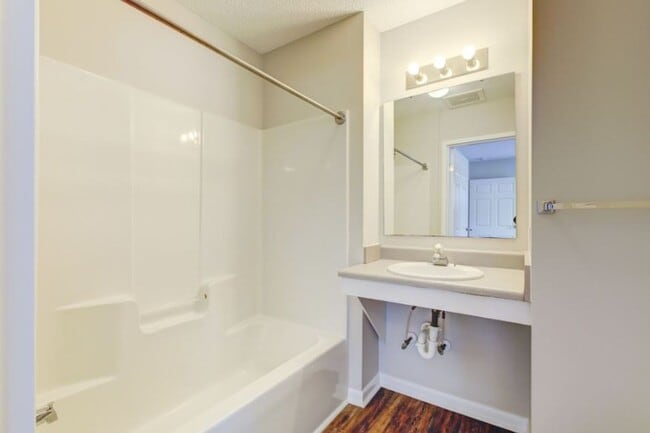 Building Photo - Reduced Rental Rate!