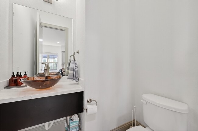 Building Photo - 1621 Rosewood St