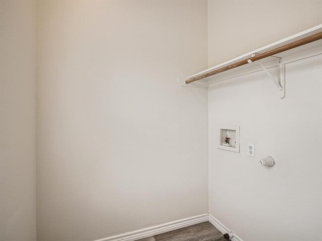 Building Photo - 6102 Reicher Dr