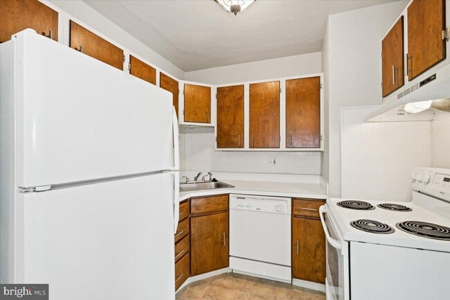 Building Photo - 141 N Fillmore Ave