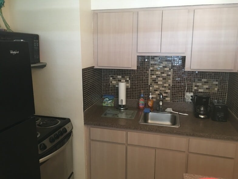 Building Photo - 211 Circle Dr