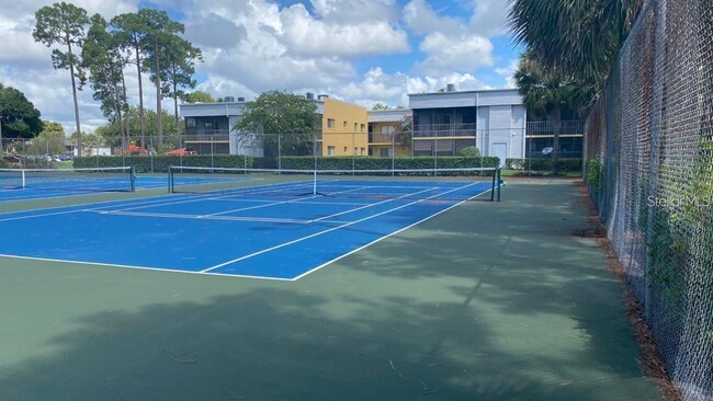 Building Photo - 2446 Oak Park Way