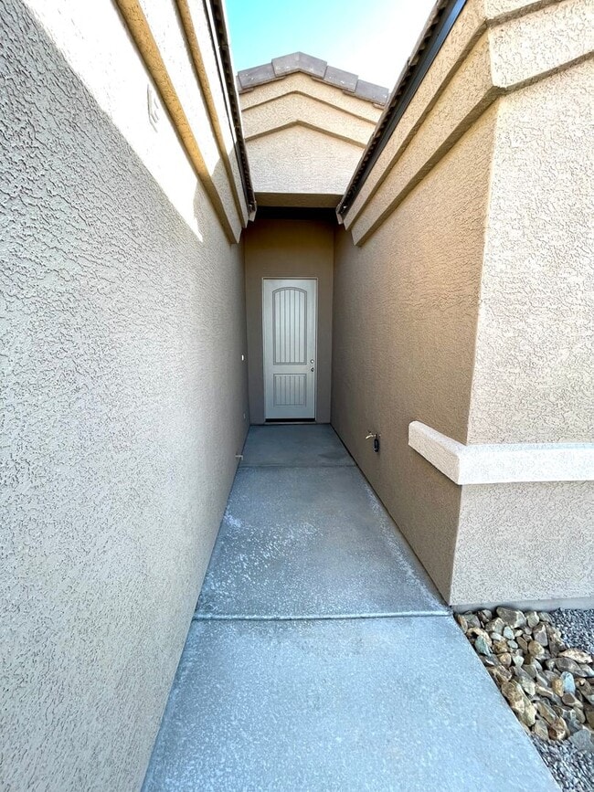 Building Photo - Beautiful 4 Bedroom Home in Kingman Crossing Community.