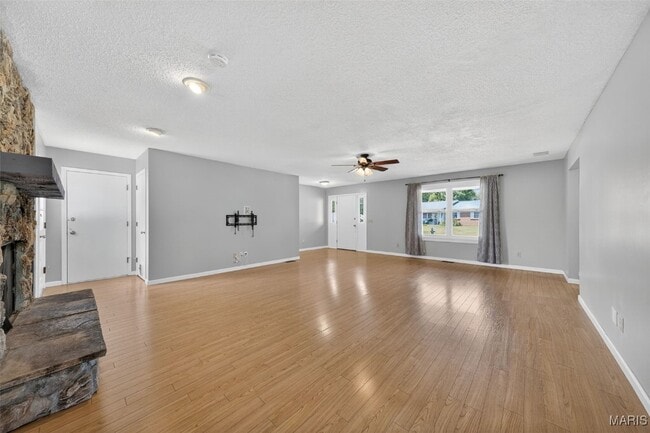 Building Photo - 3909 Golden Hills Dr