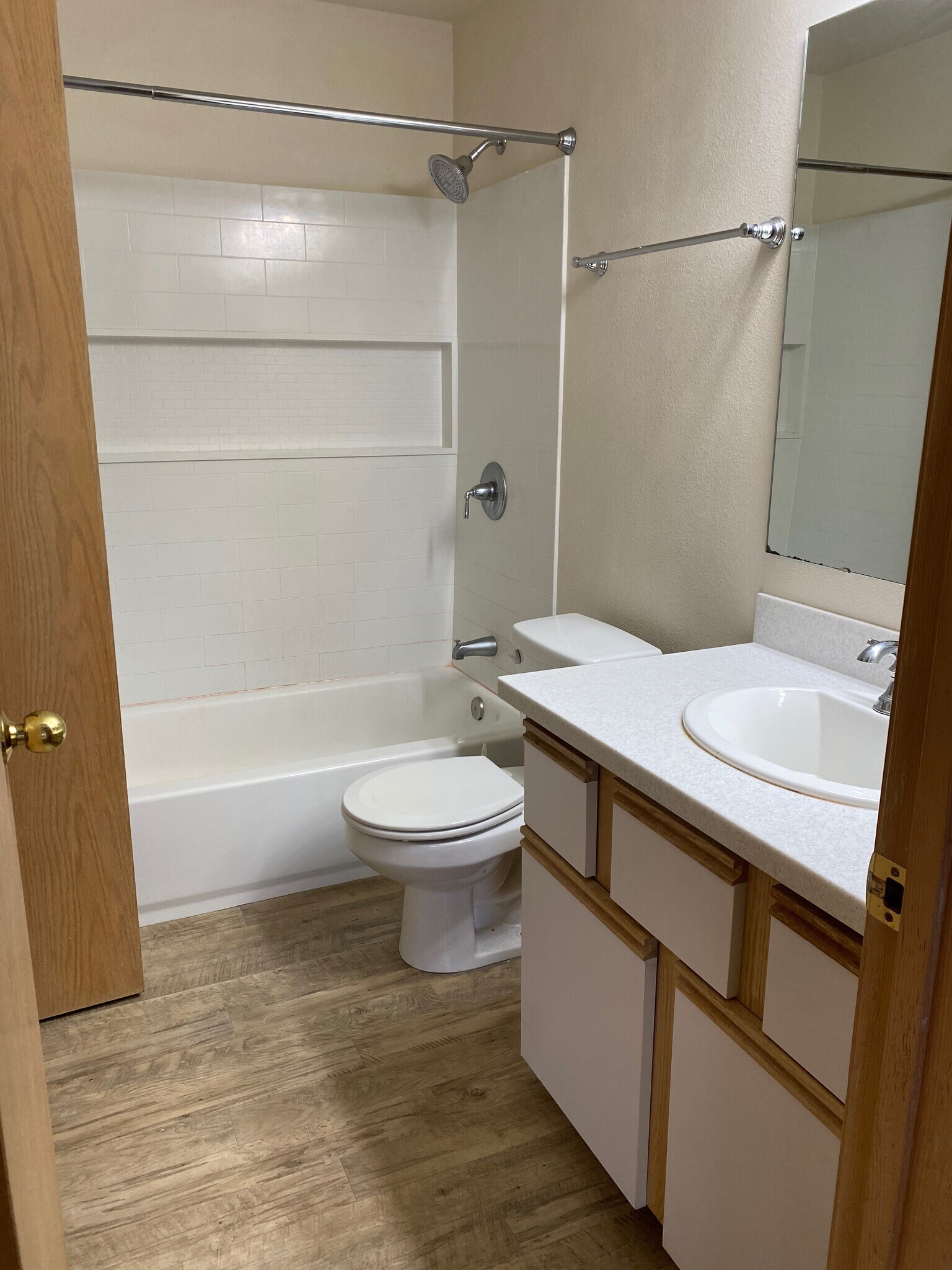 Building Photo - 132 24th Ave E