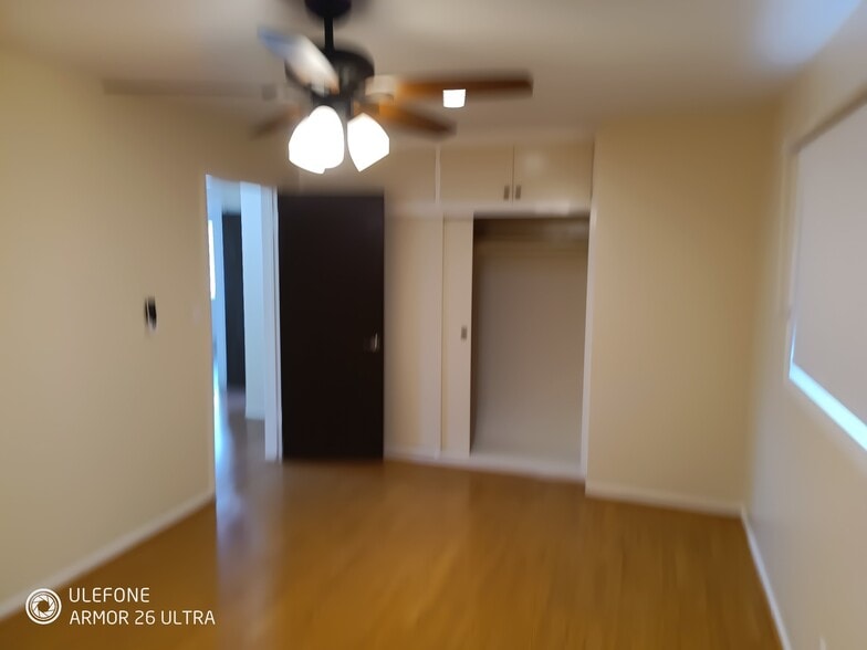 Building Photo - 4256 Walnut St