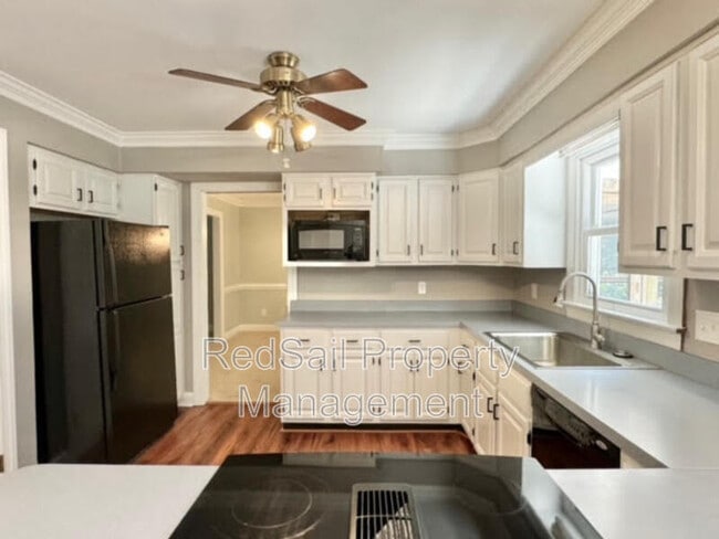 Building Photo - 114 Barclay Crescent