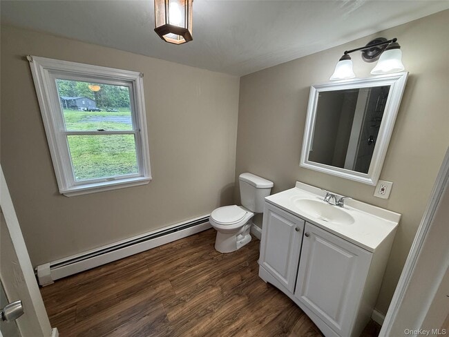 Building Photo - 10 Crans Rd