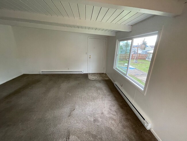 Building Photo - BraP01