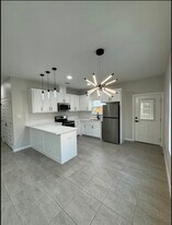 Building Photo - 3524 S Dominique Dr