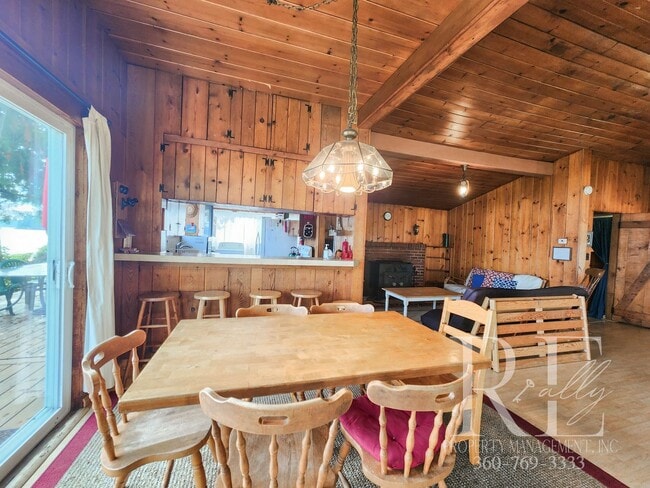 Building Photo - Seasonal Escape on Serene No-Bank Waterfro...