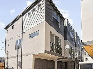 Building Photo - 2828 N Federal Blvd