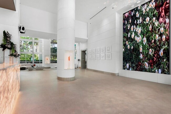 Building Photo - 5959 Collins Ave
