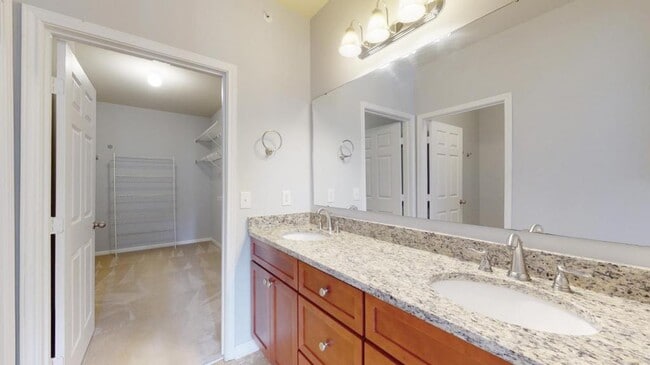 Building Photo - 130 River Landing Dr