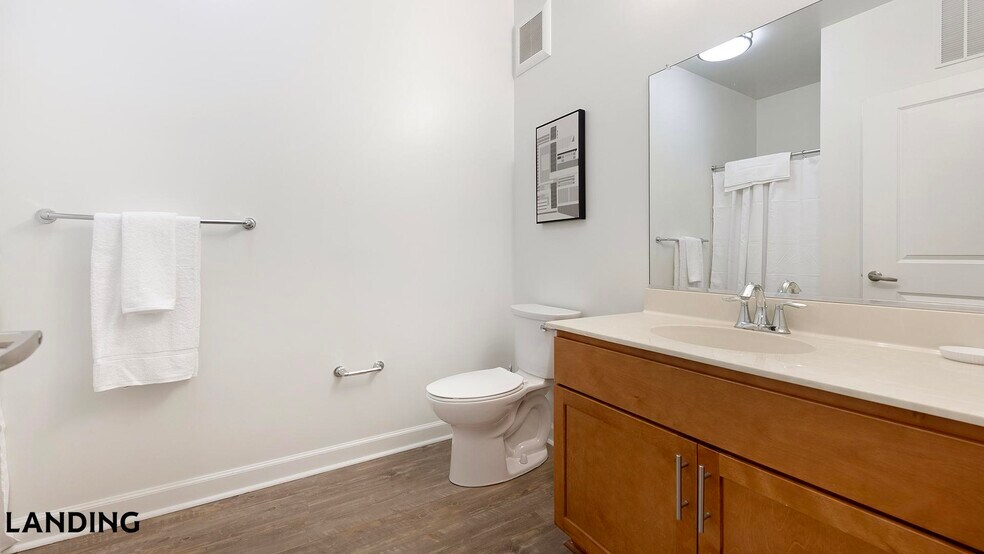 Building Photo - 909 Mansion Dr