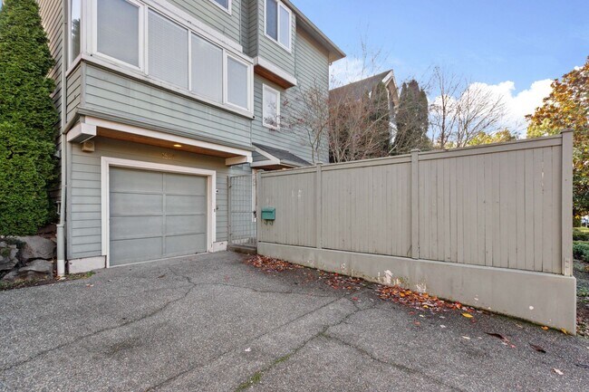 Building Photo - 3Bd/3Ba Seattle Townhome