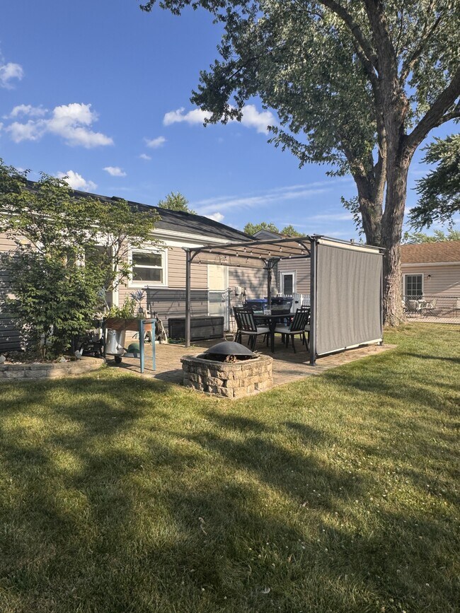 Building Photo - 136 Ellington Dr
