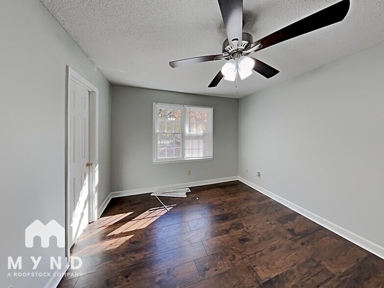 Building Photo - 1213 Shakentown St