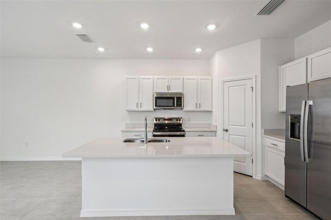 Building Photo - 7621 WATERSCAPE Dr