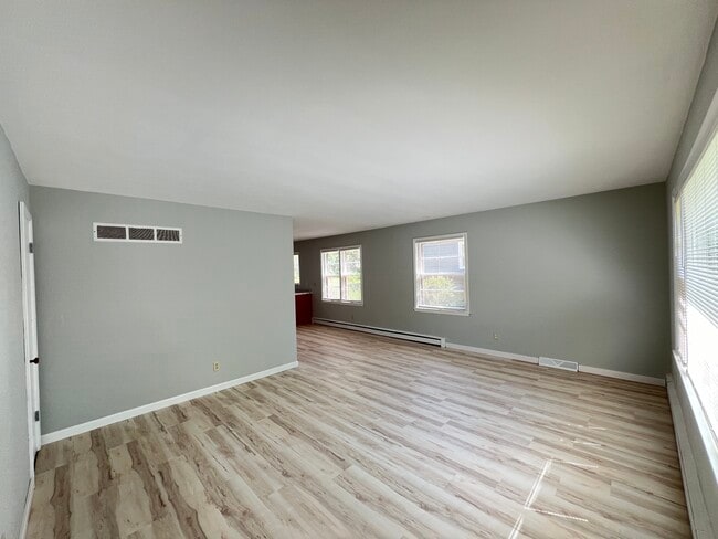 Building Photo - 315 Palomino Ln