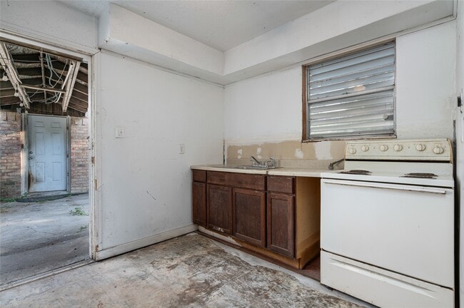 Building Photo - 1219 Park Ln