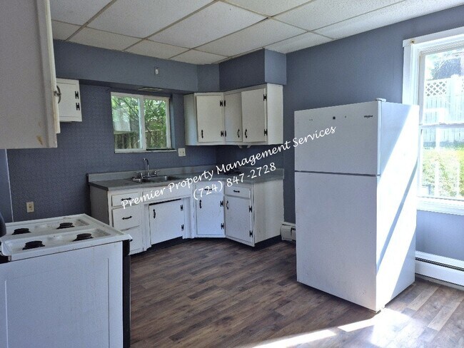 Building Photo - 421 Schiller St