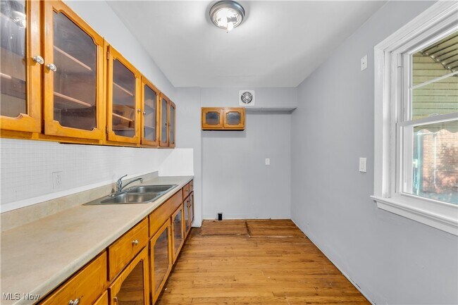 Building Photo - 3264 E 149th St