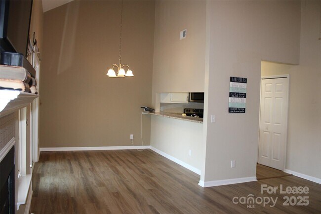 Building Photo - 19839 Henderson Rd