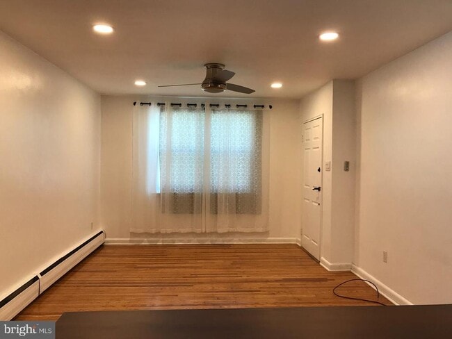 Building Photo - 212 Robbins St