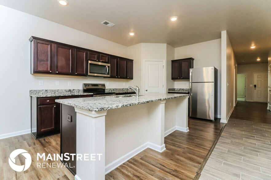 Building Photo - 80 Randette Dr