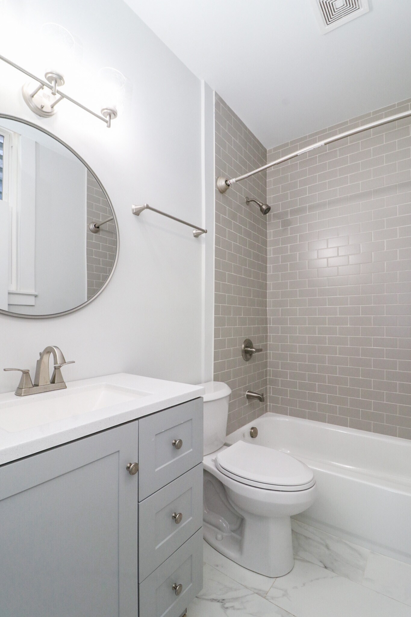 Building Photo - 2228 Kemper Ln