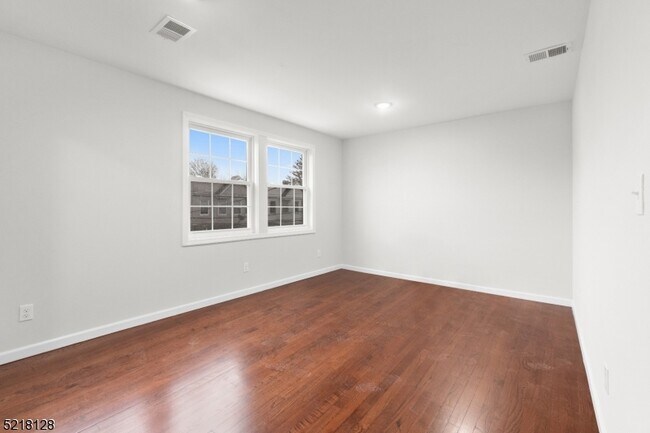 Building Photo - 173 Oakwood Pl