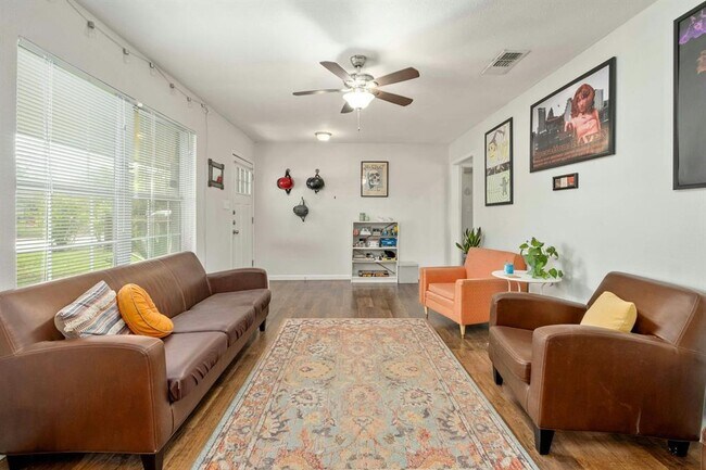 Building Photo - 5608 Cordell Ln