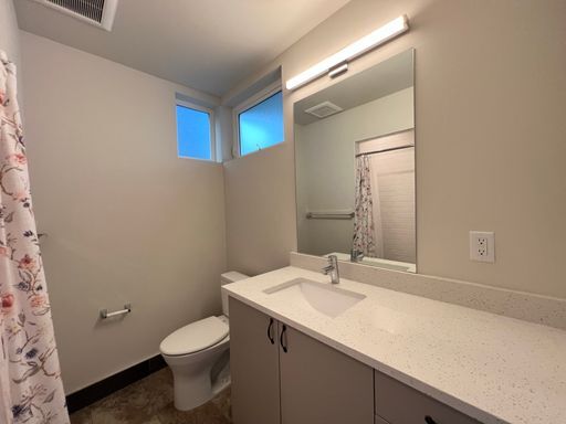 Building Photo - Stunning 2-Bedroom, 2.5-Bathroom Townhouse Located in Vibrant West Seattle.