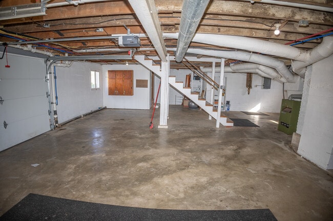 Building Photo - 5410 Simpson St