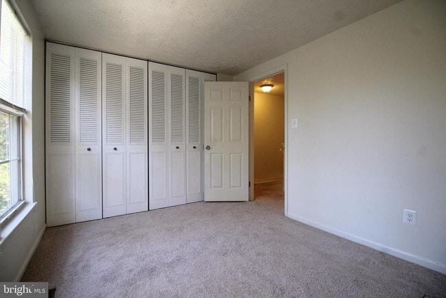 Building Photo - 1544 Woodcrest Dr