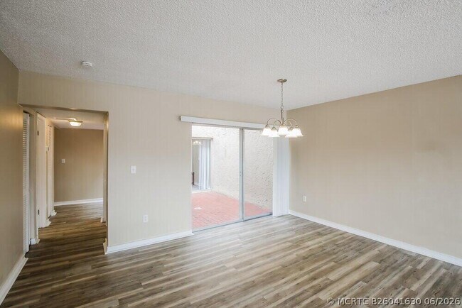 Building Photo - 14277 N Kendale Lakes Cir