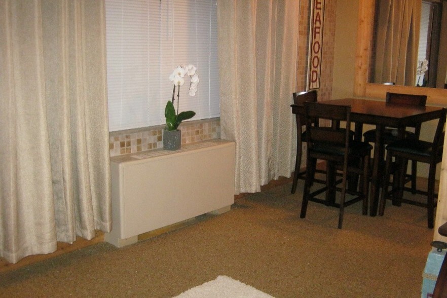 Building Photo - 11850 Edgewater Dr