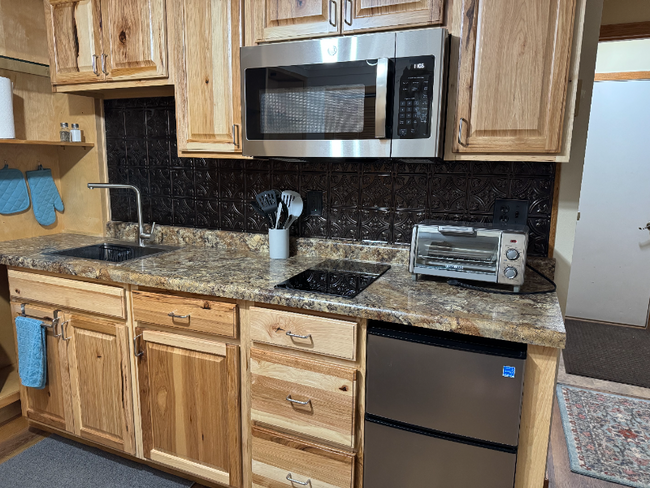 Building Photo - 5509 Meadowlark Dr