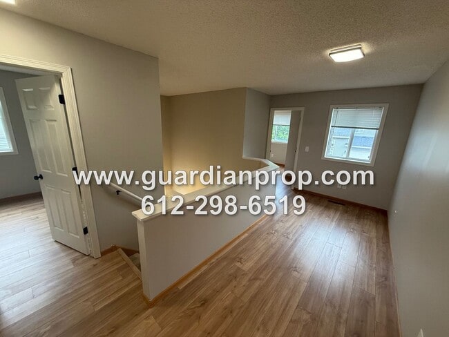 Building Photo - End Unit Townhouse Available Now, Loft Are...