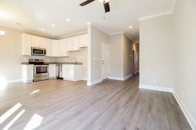 Building Photo - 150 N Church St