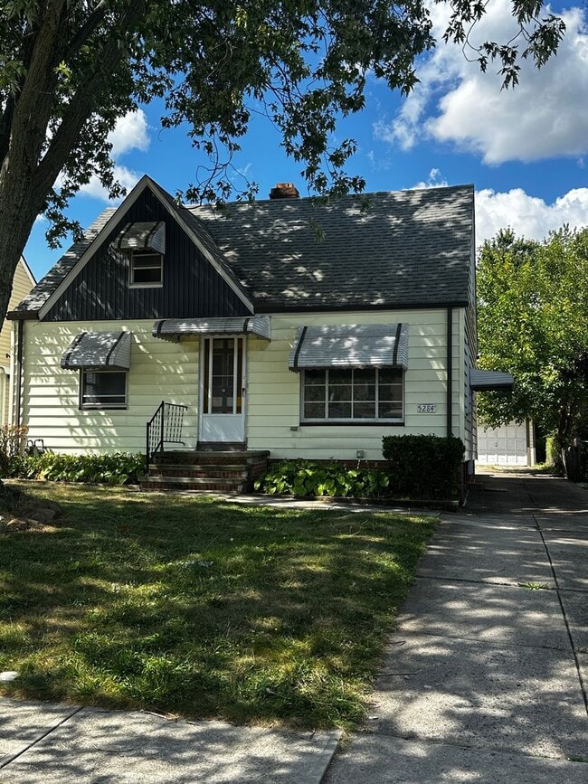 Primary Photo - 3 bedroom 1.5 Bath Single family home in P...