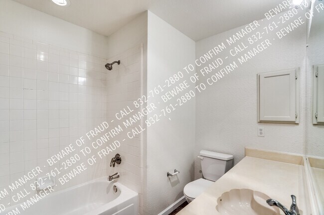 Building Photo - 1538 Evergreen Dr