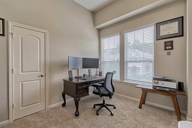 Building Photo - 207 Biltmore Loop